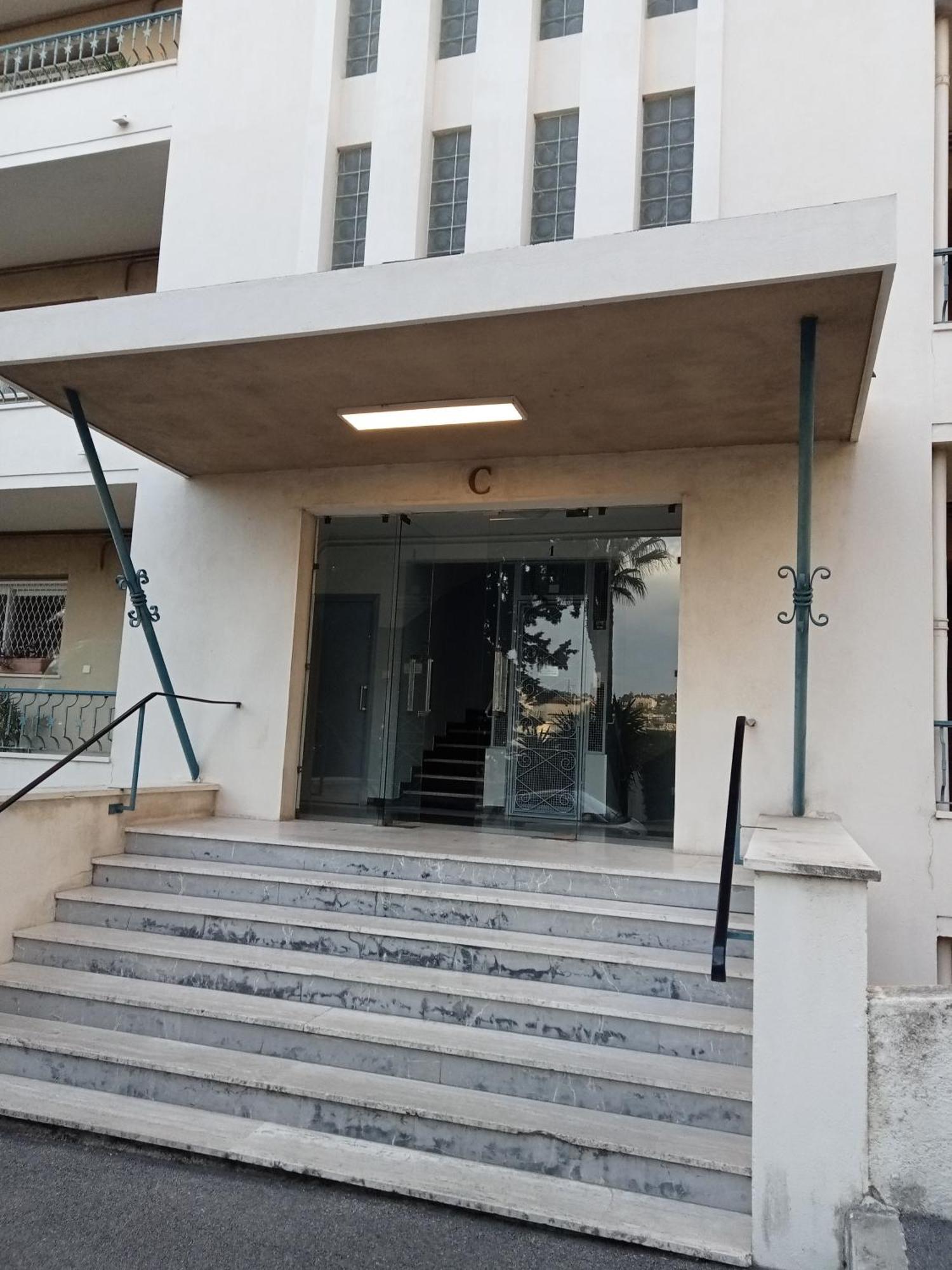 Apartment Centre- Small Pied-a-terre Near Beaches