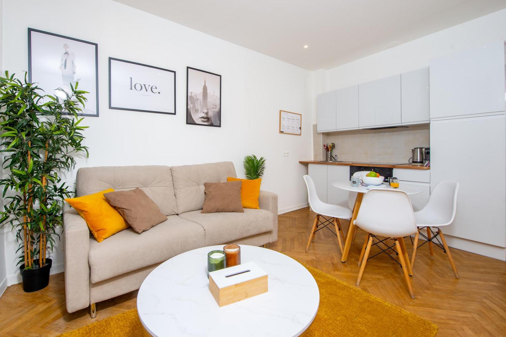 #34 2p Raimbaldi Central 2balconies / Ac & Wifi *