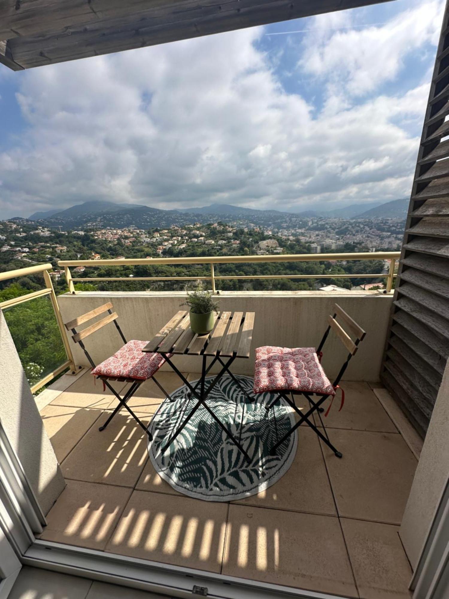 Cosy Avec Parking Et Vue Feerique * Nice