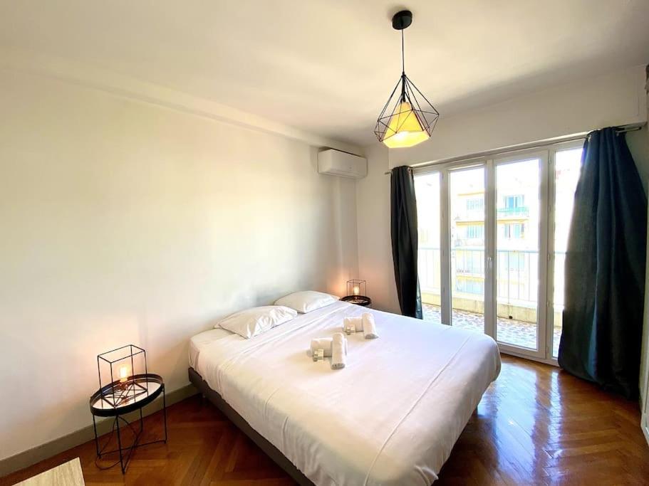 Large Flat Terrace Sea View, Promenade Des * Nice