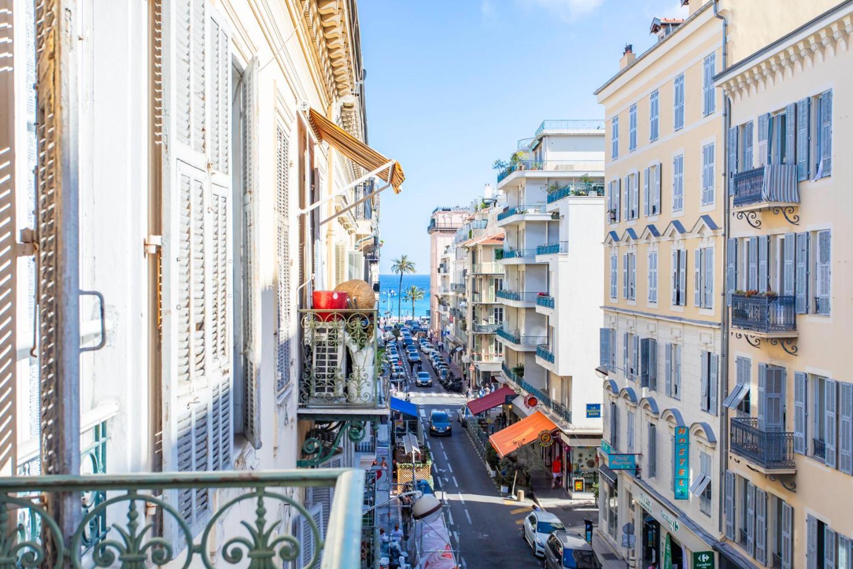 Apartment #13 Orange Ac Wifi Balcony 3mins Walk Sea Front