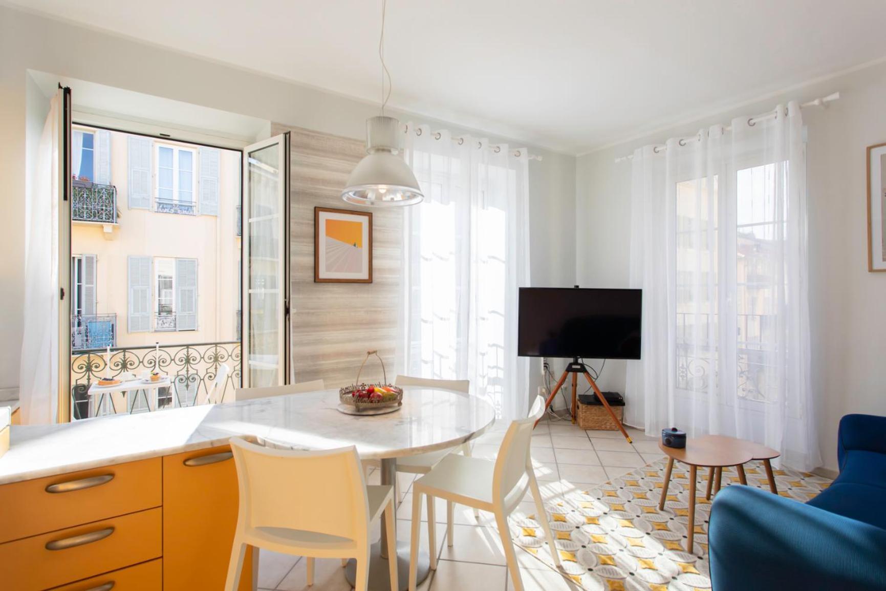 Apartment #13 Orange Ac Wifi Balcony 3mins Walk Sea Front Nice