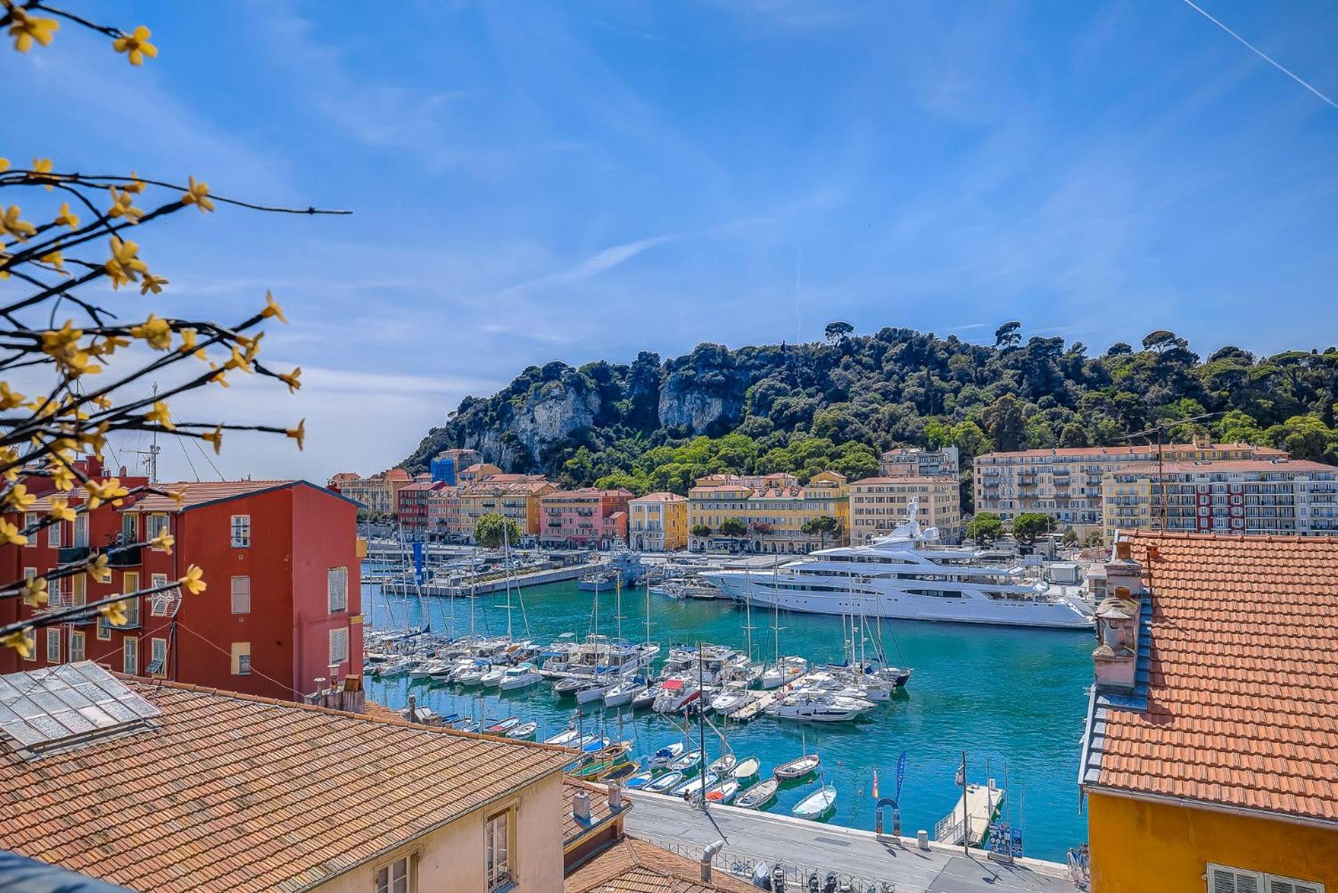 Dernier Etage Port De * Nice