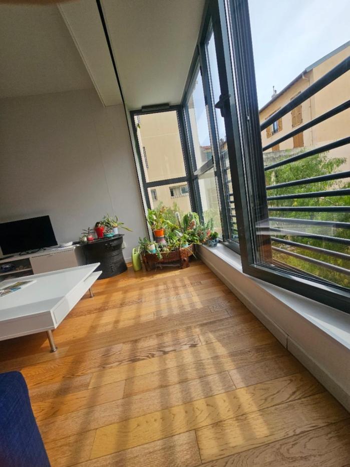 T2 A La Liberation, Apartment *