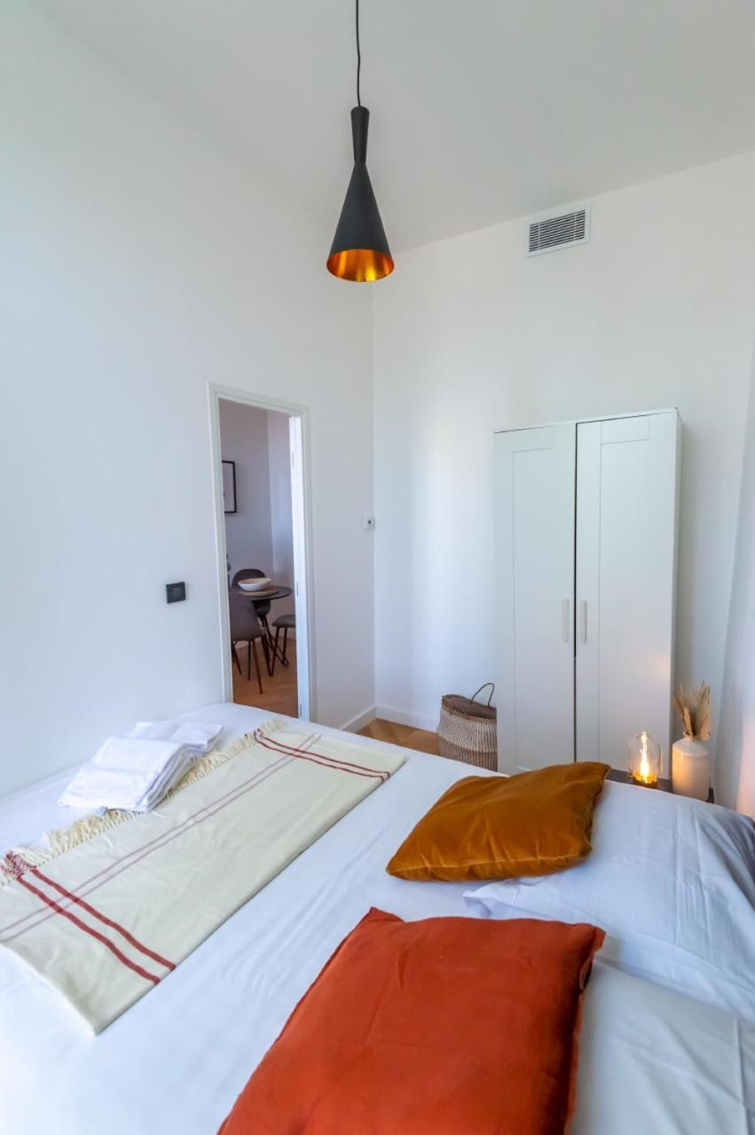 301a Charming 2 Refurbished Super Center