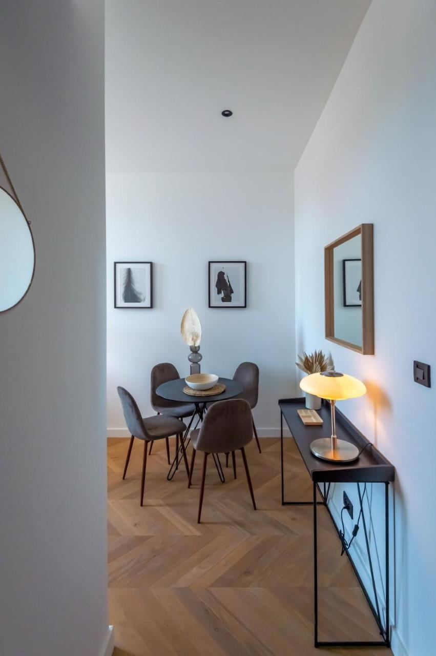 301a Charming 2 Refurbished Super Center