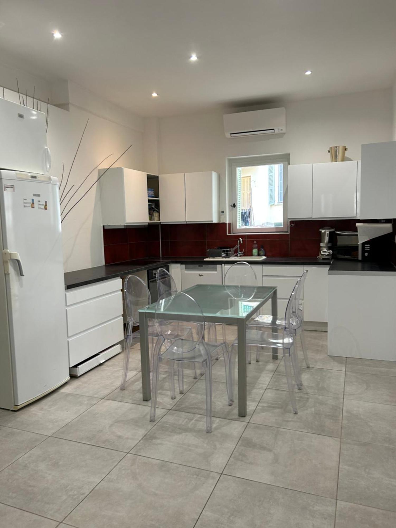 Hyper Centre Apartment