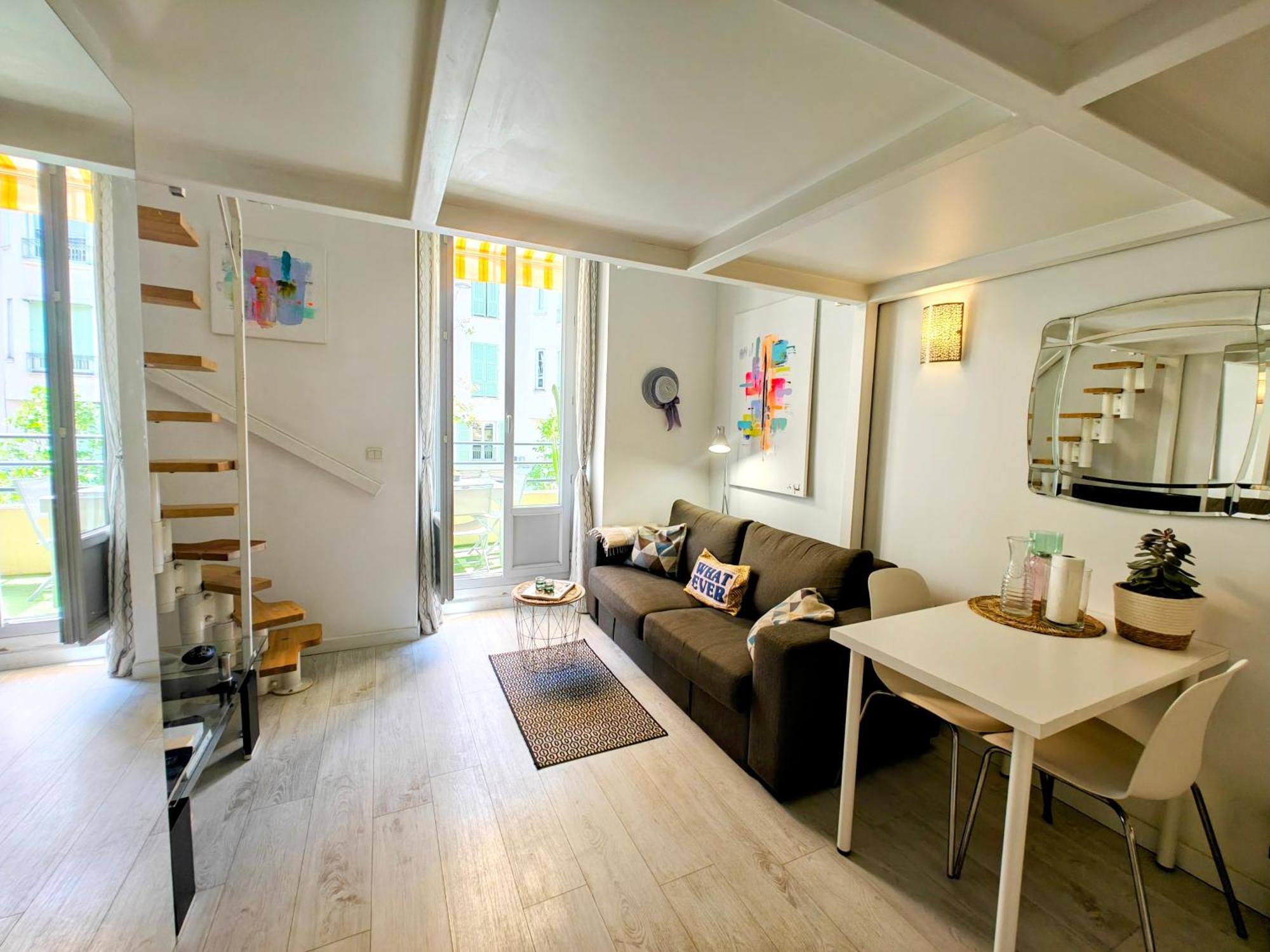 Duplex Central Close Beaches And Shops And Balcony Apartment Nice
