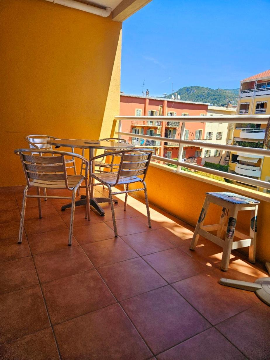 Apartment Studio Lumineux En Plein Centre-ville, Avec Terrasse Privee Sur Cour, Situe Place Du Pin