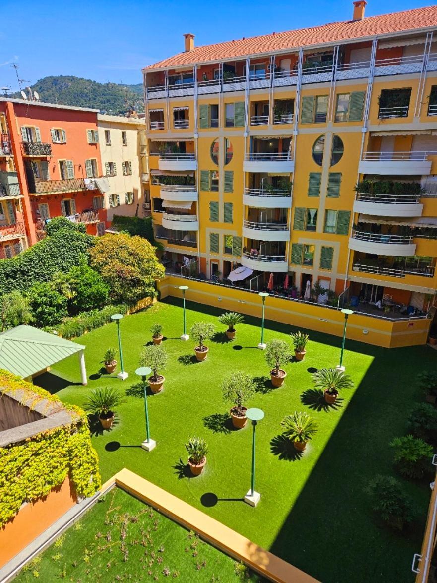 Studio Lumineux En Plein Centre-ville, Avec Terrasse Privee Sur Cour, Situe Place Du Pin Apartment