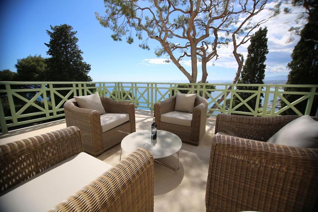 Seniff In Villa Nice