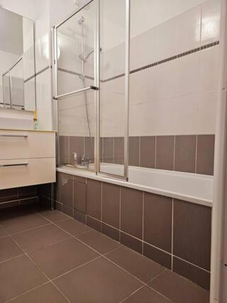 T2 Spacieux Avec Terrasse Et Clim *