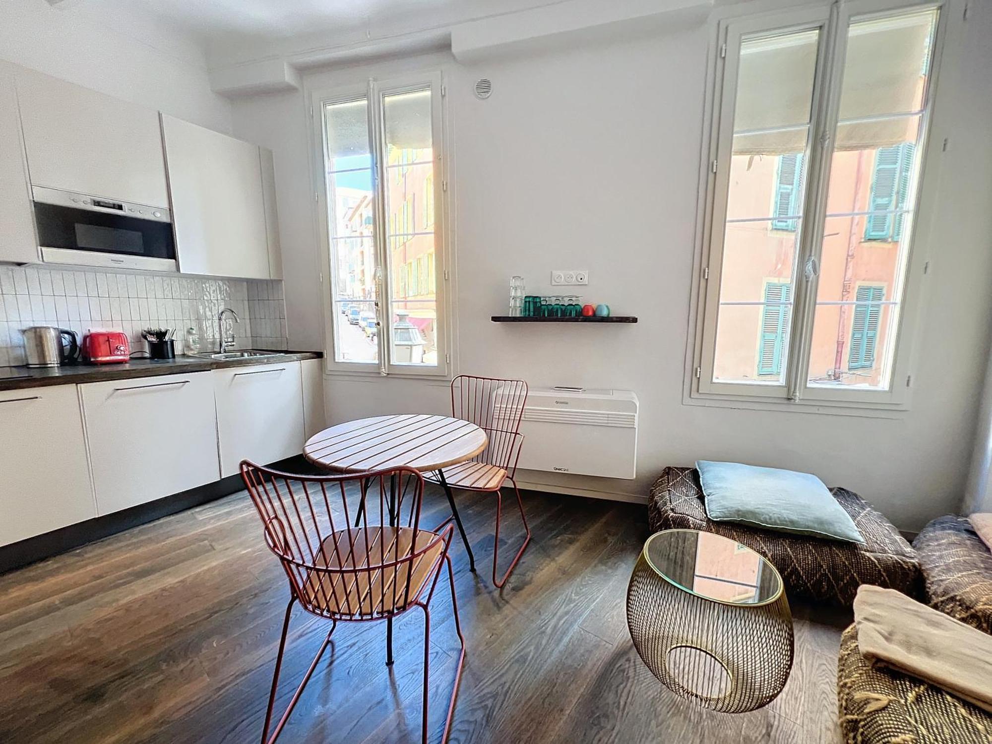 Charming Old Apartment *