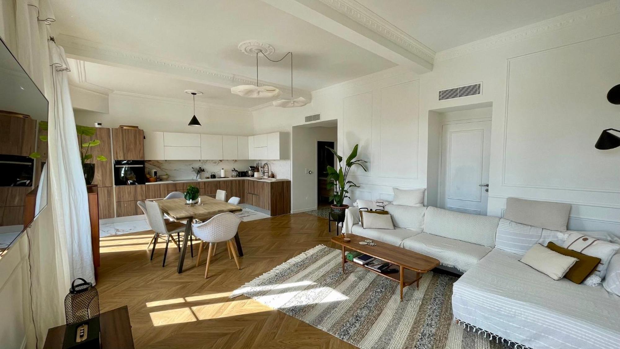 Bright, Spacious 2 Bedroom Apartment, Walk To & Old Town Nice