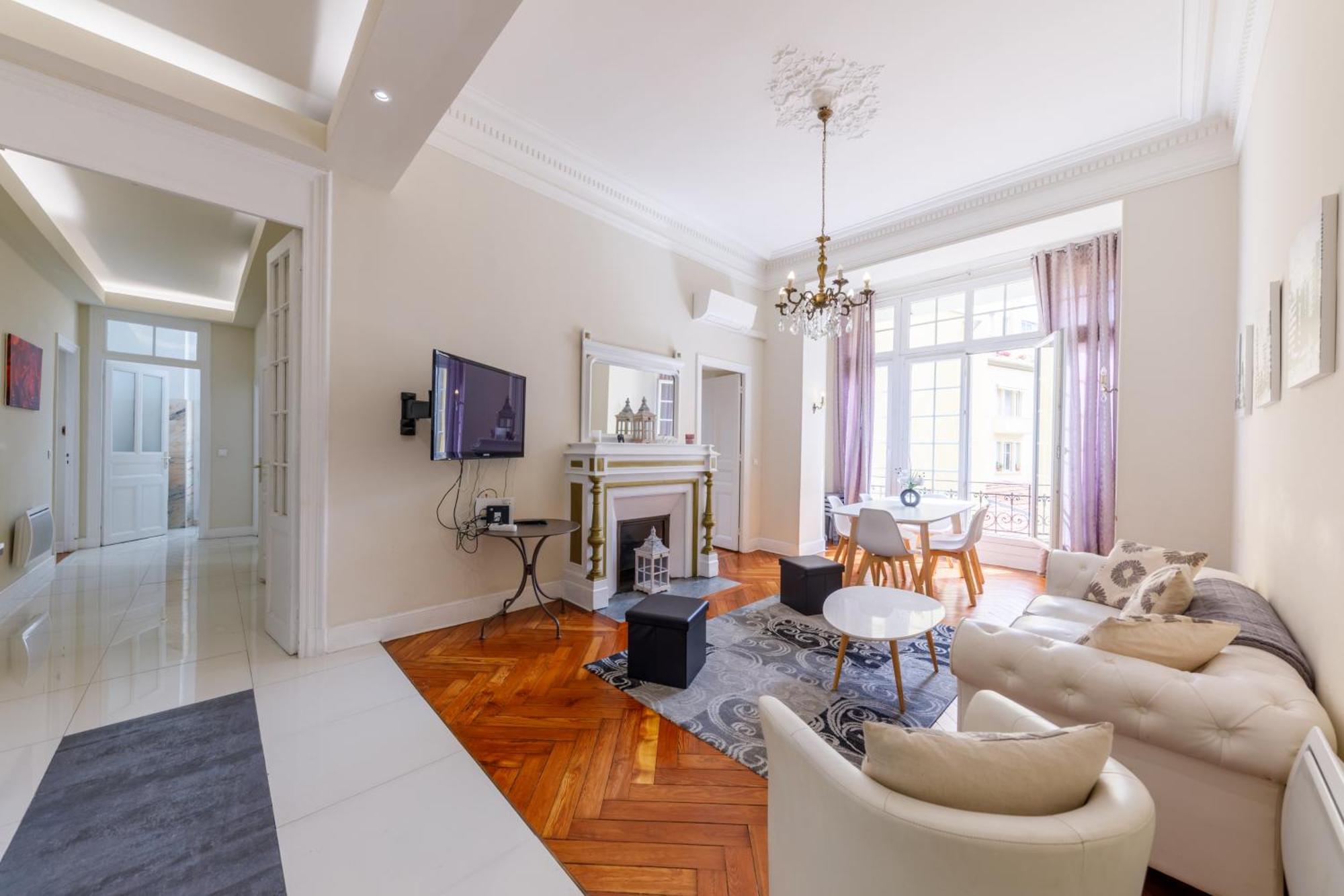 Prestige Designer Apartment, Super Nice