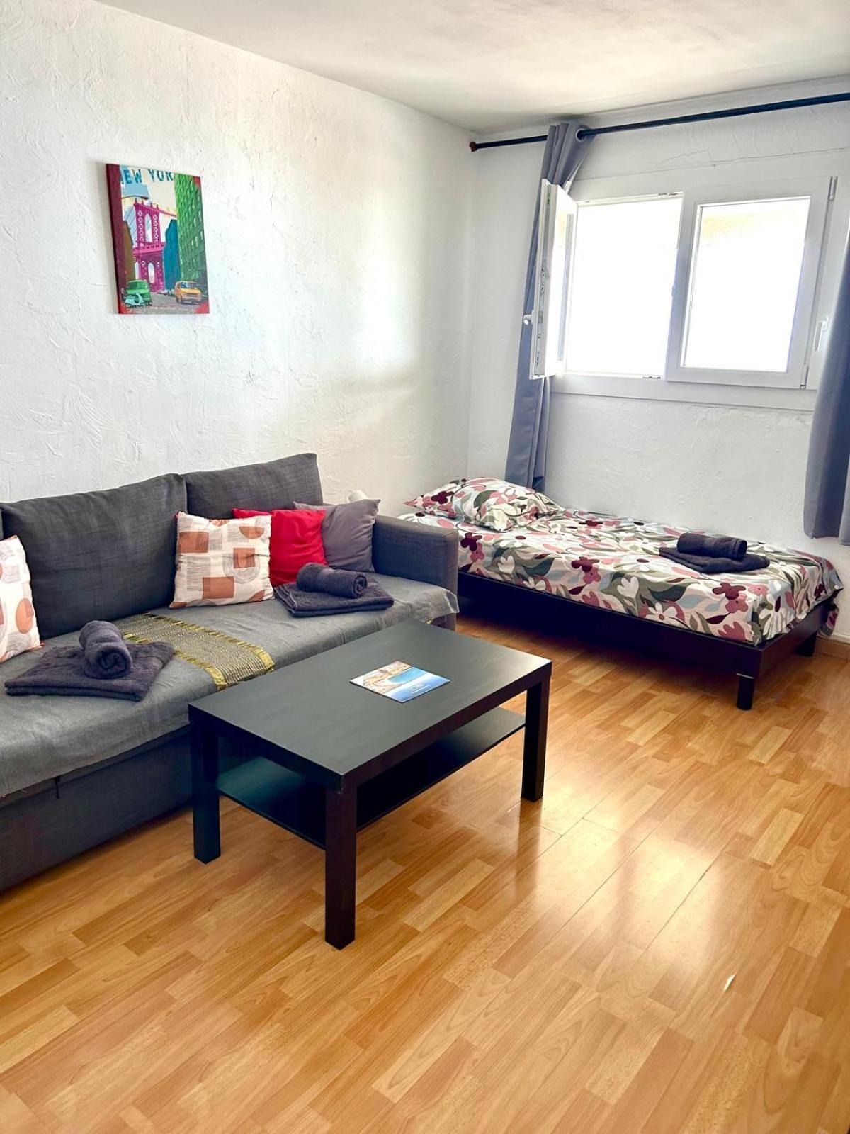 A Charming Corner On The Promenade Des Anglais