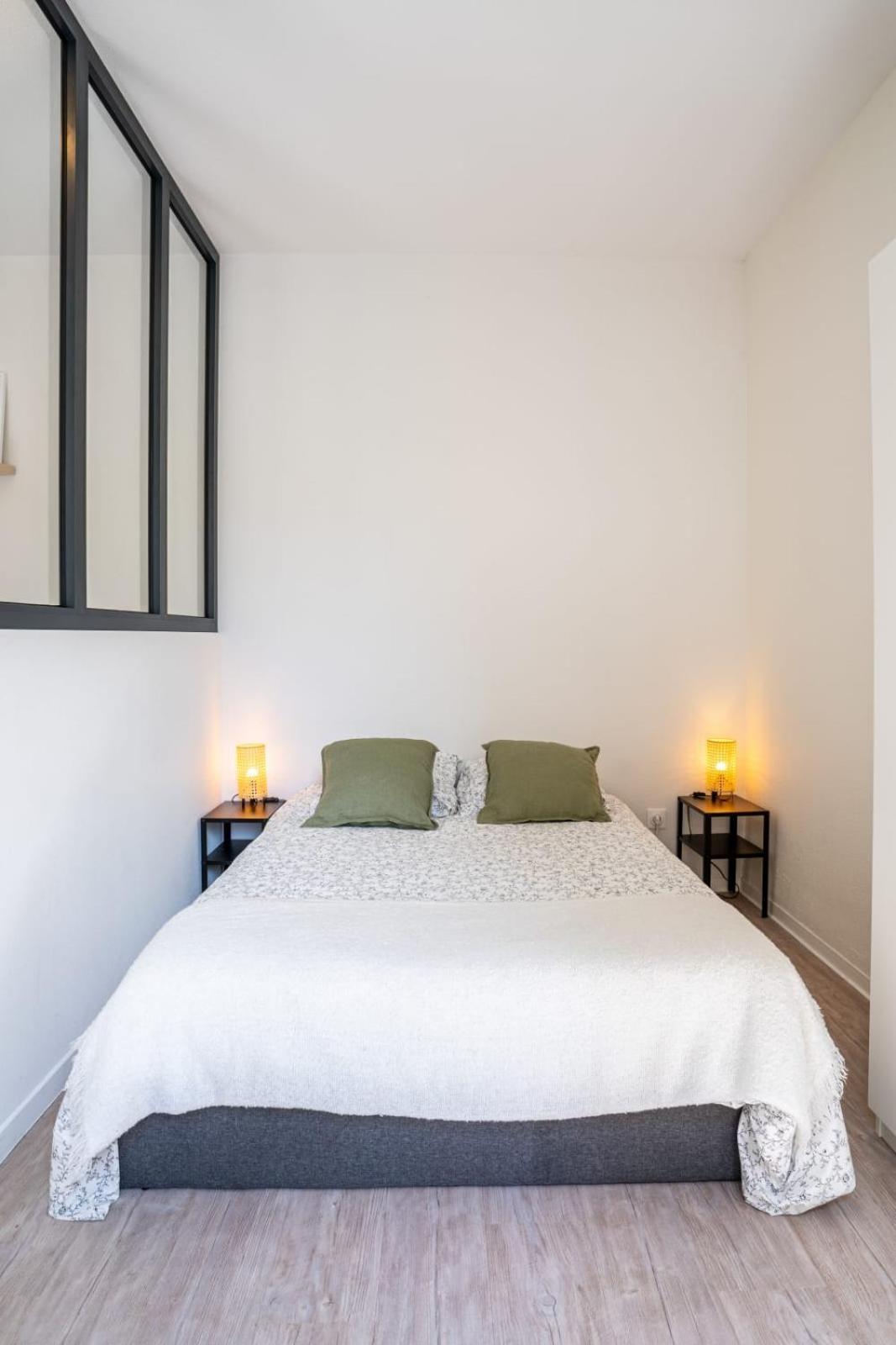 06bz - Modern In The Heart Of The Port Nice