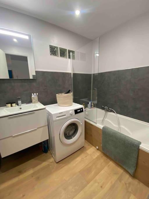 Apartment Superbe T2 Dans Avec Balcon Et Parking Nice