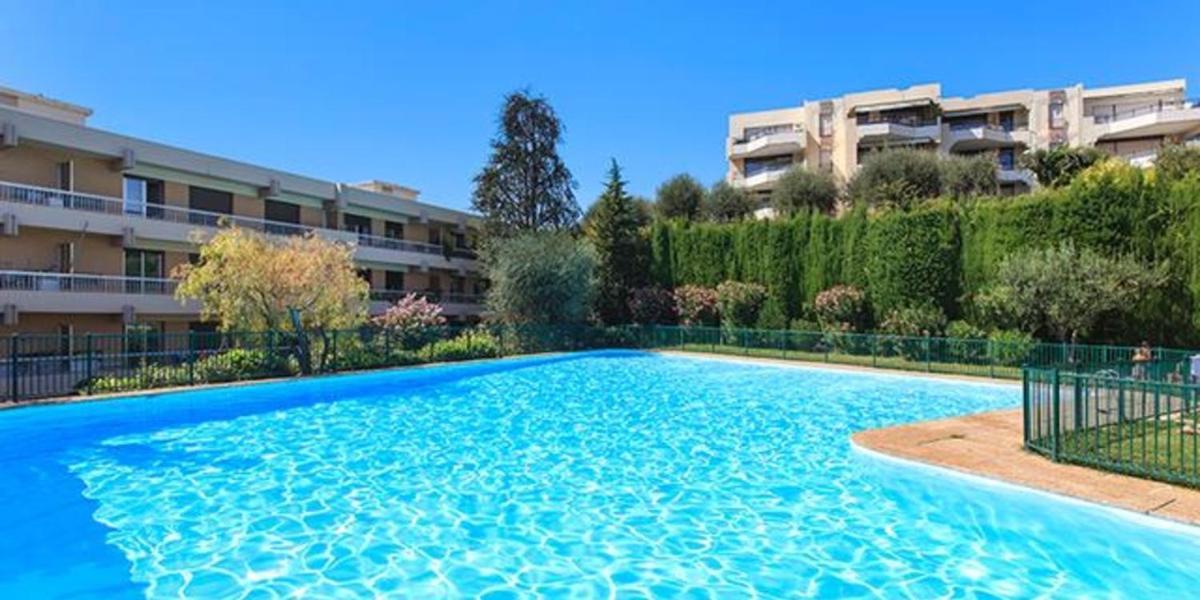 Piscine Climatisation Tennis *