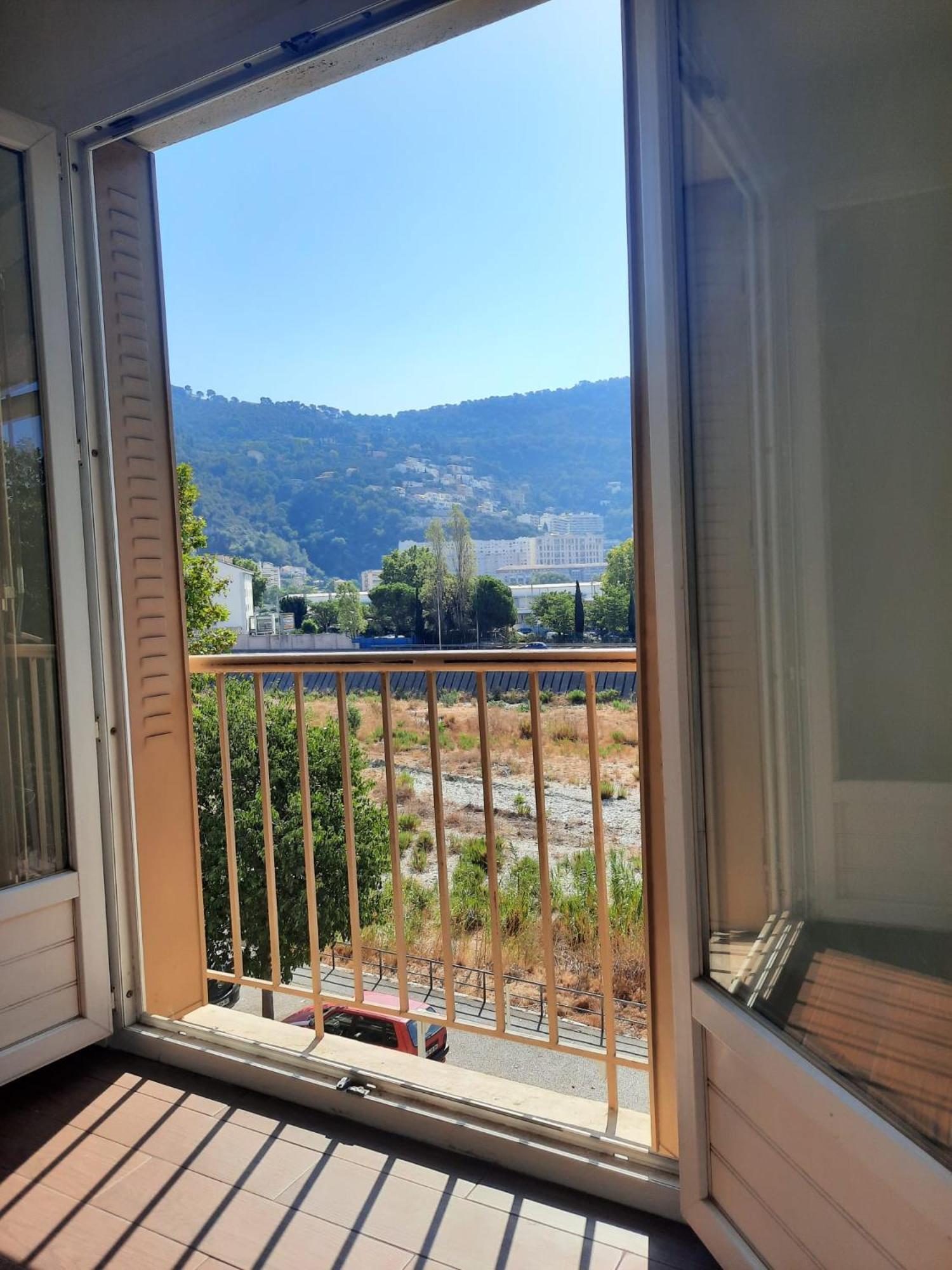 Homestay La 1, Climatisee Ac, Cuisine Privee *