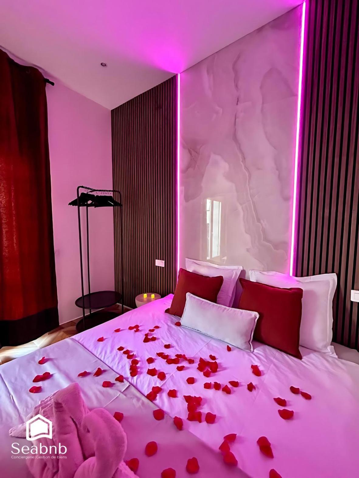Apartment Luxurious - Seaside - Bath - Wifi - Ac