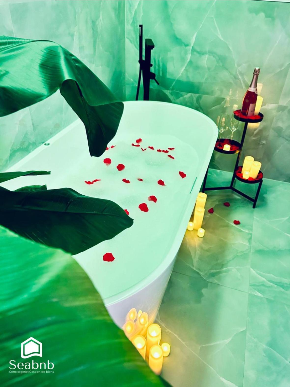 Apartment Luxurious - Seaside - Bath - Wifi - Ac *