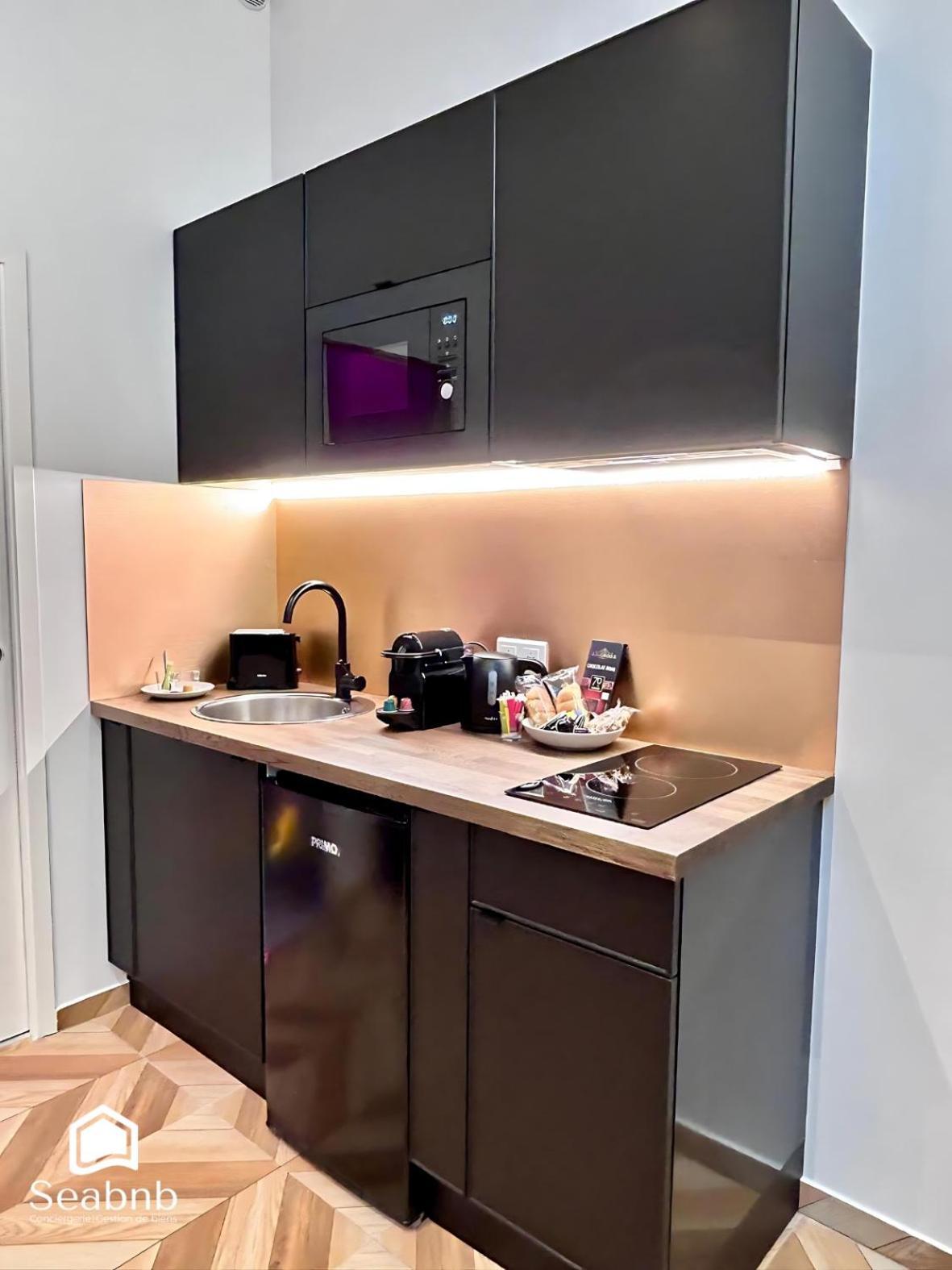 Luxurious - Seaside - Bath - Wifi - Ac Apartment