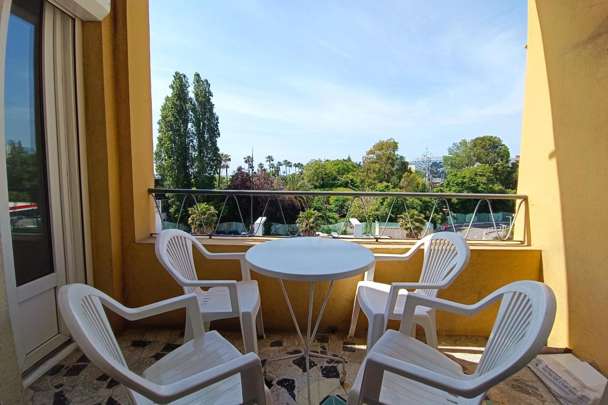 Apartment With Terrace Near The Sea *
