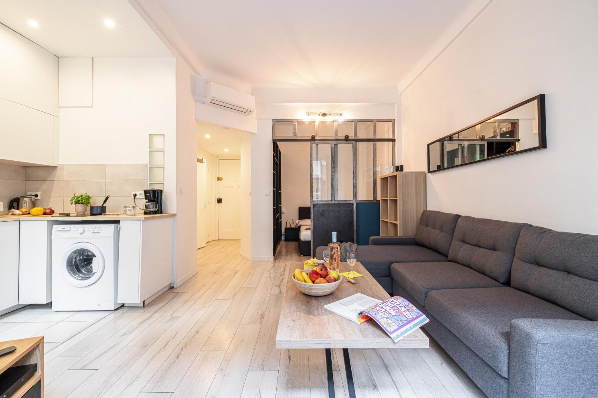 Apartment Shakespeare - Happy Nice