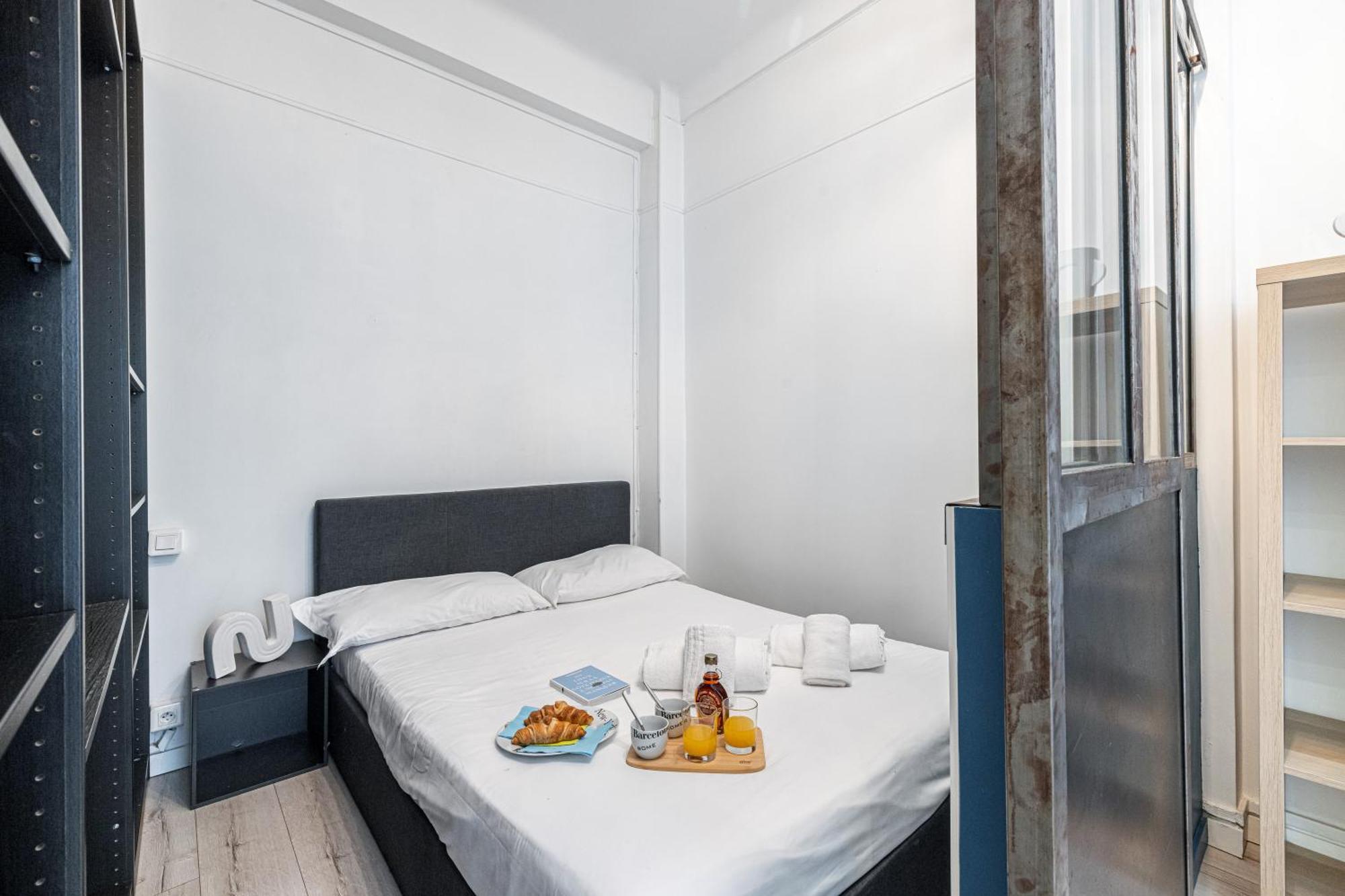 Apartment Shakespeare - Happy