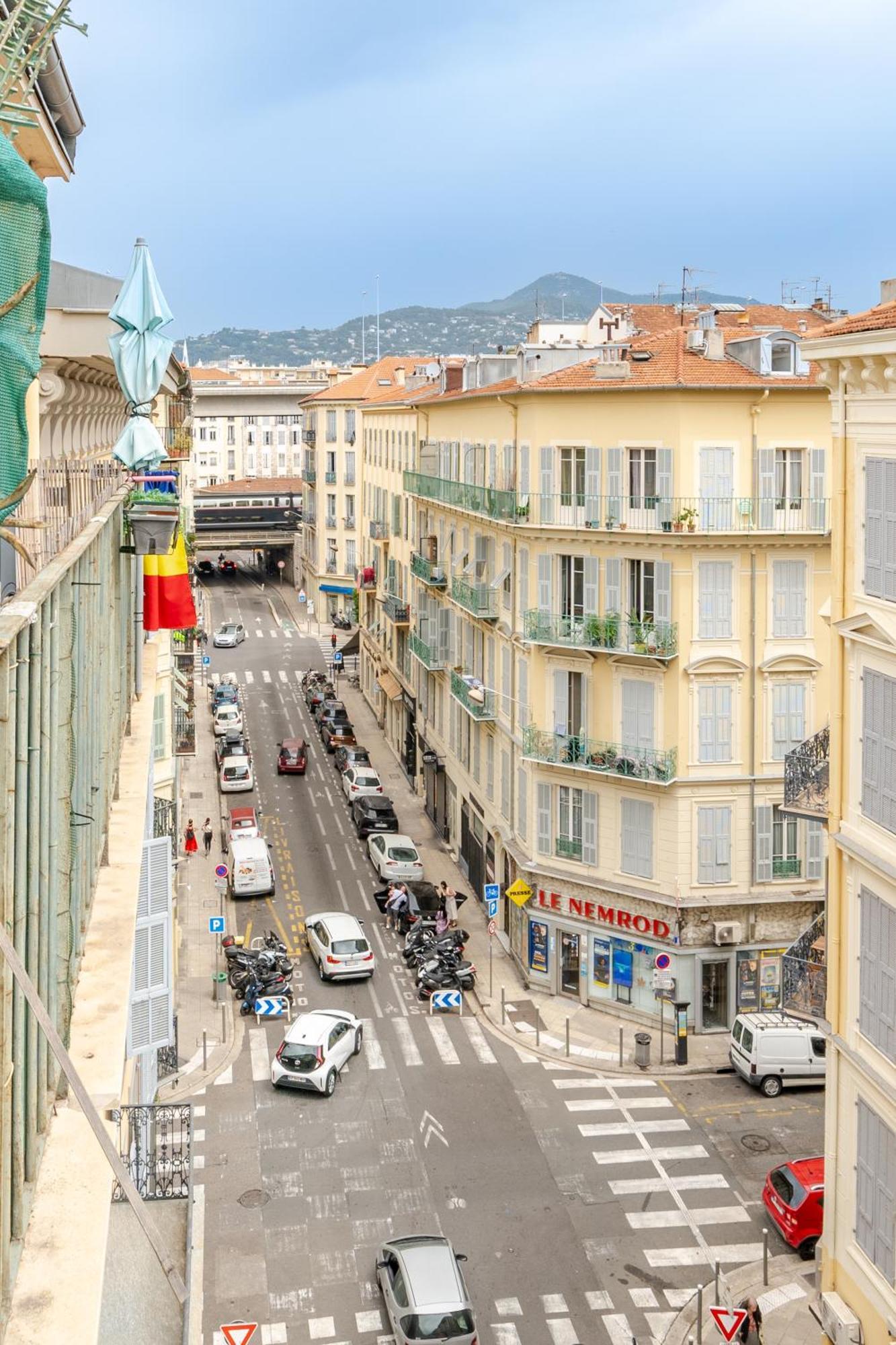 2p Hyper-centre Nice