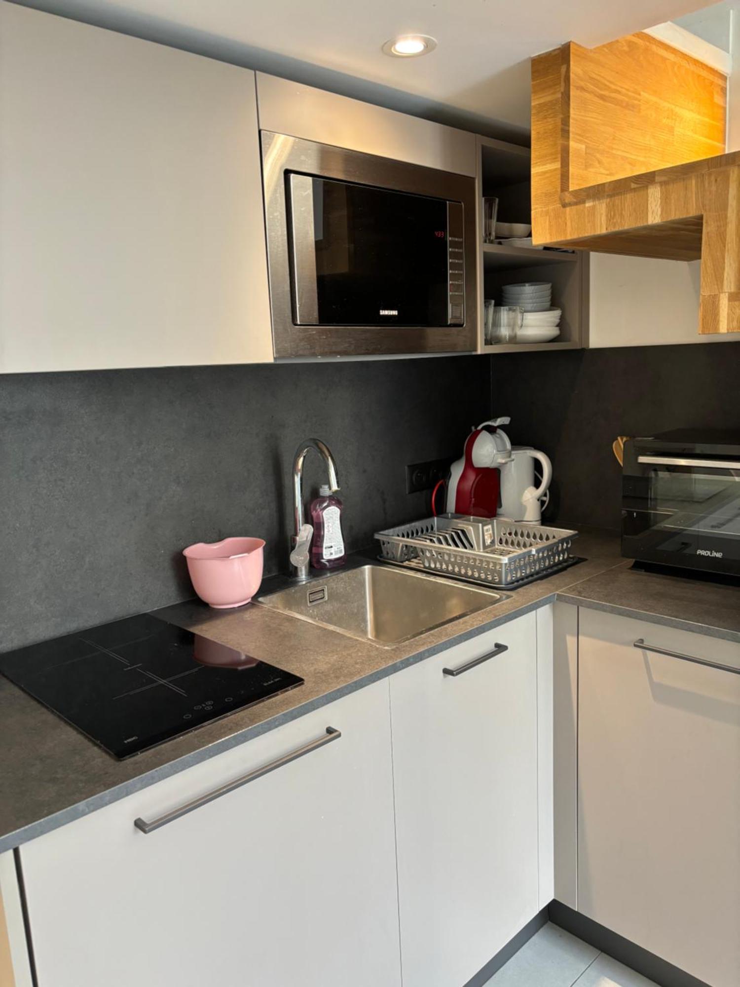 1 Bedroom Flat In Heart Of Apartment Nice