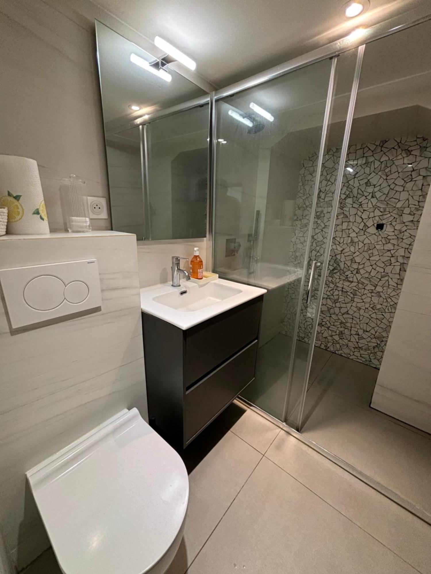 1 Bedroom Flat In Heart Of * Nice