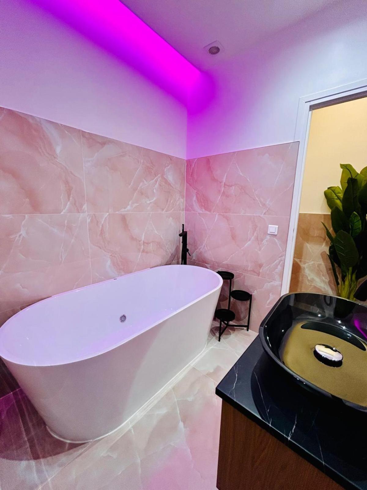 Intimate Escape - Seaside - Bath - Wifi - Ac Nice