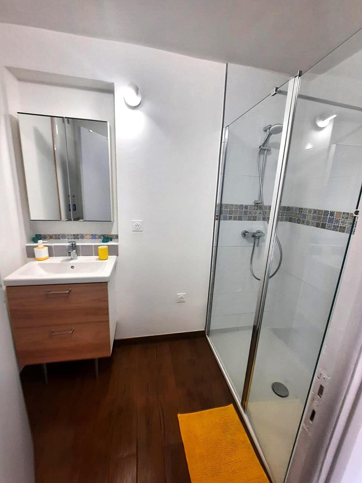 La 2, Climatisee Ac, Calme, Cuisine Privee Homestay Nice