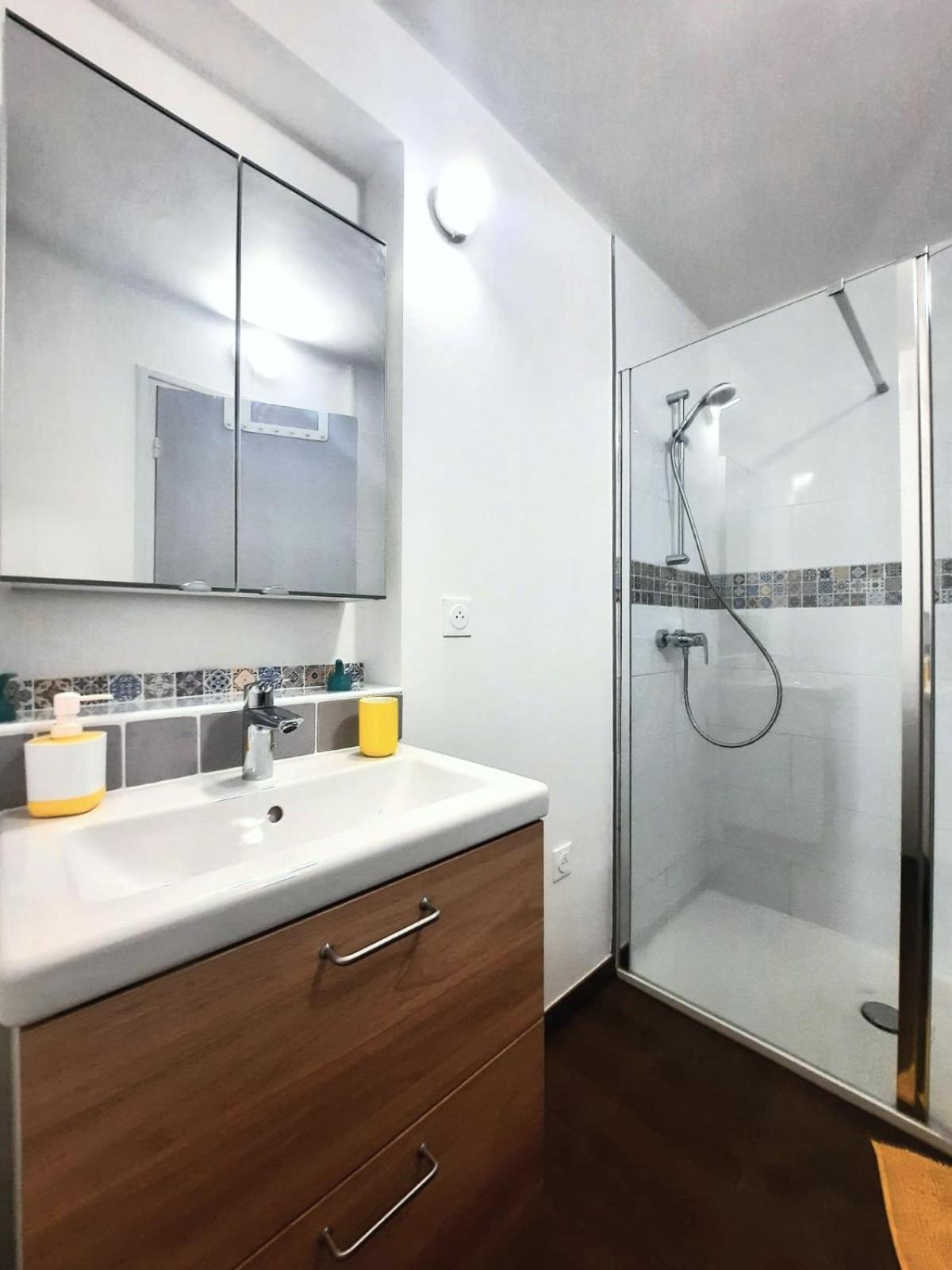 La 2, Climatisée Ac, Calme, Cuisine Privée Séjour chez l'habitant *