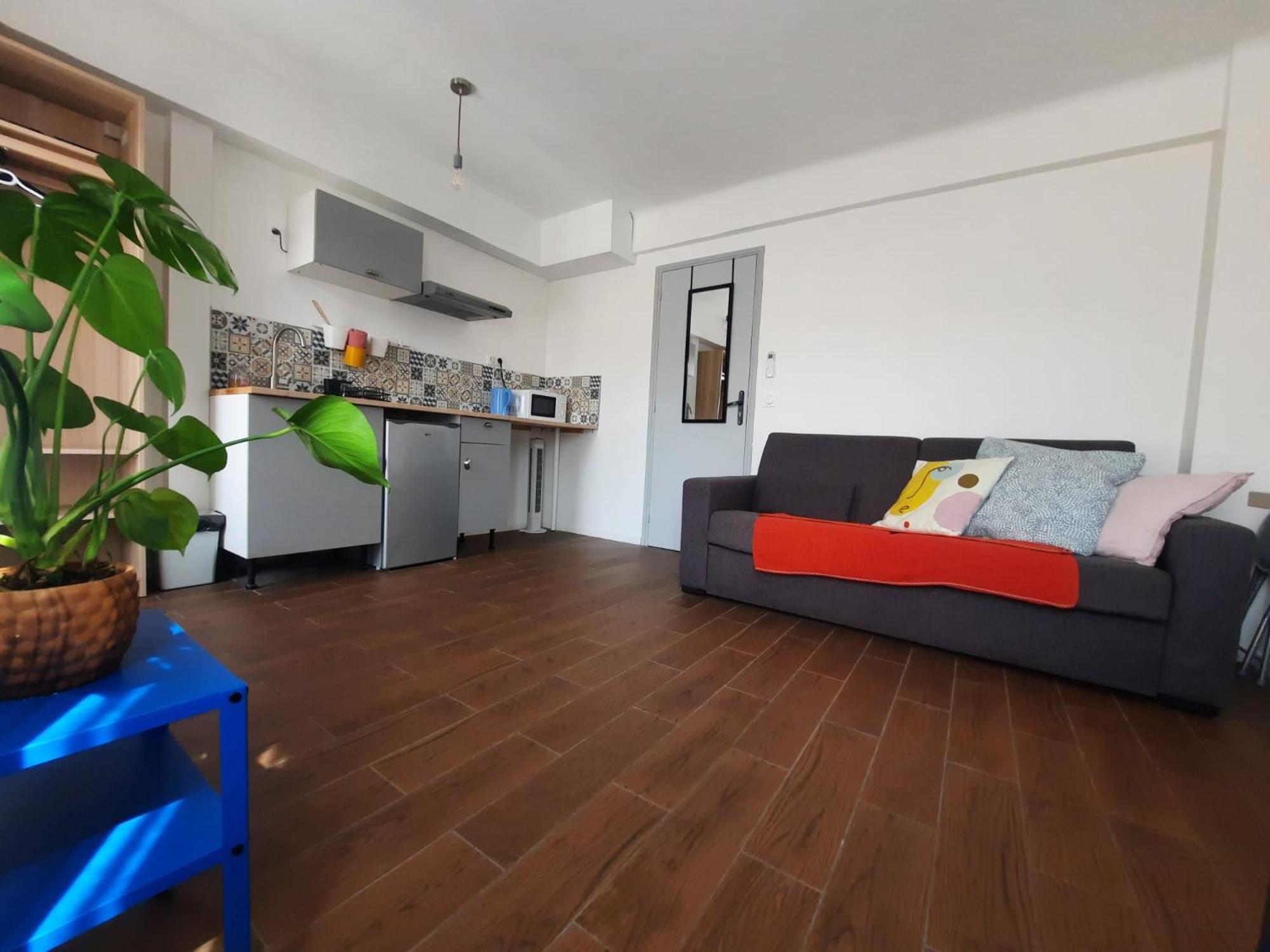 La 2, Climatisee Ac, Calme, Cuisine Privee Homestay *