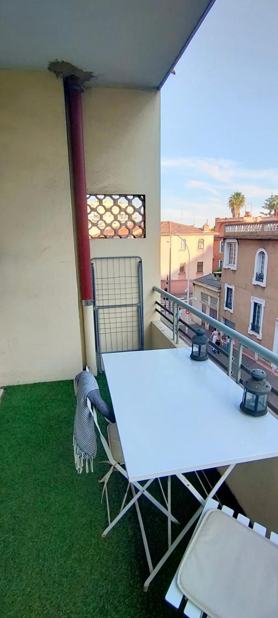 Ouest, Near The Apartment