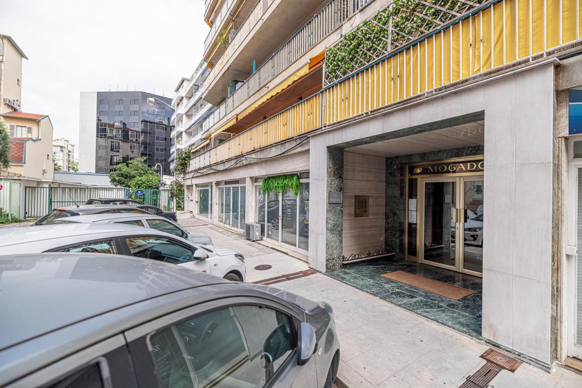 Mogador - Close To The - Happy