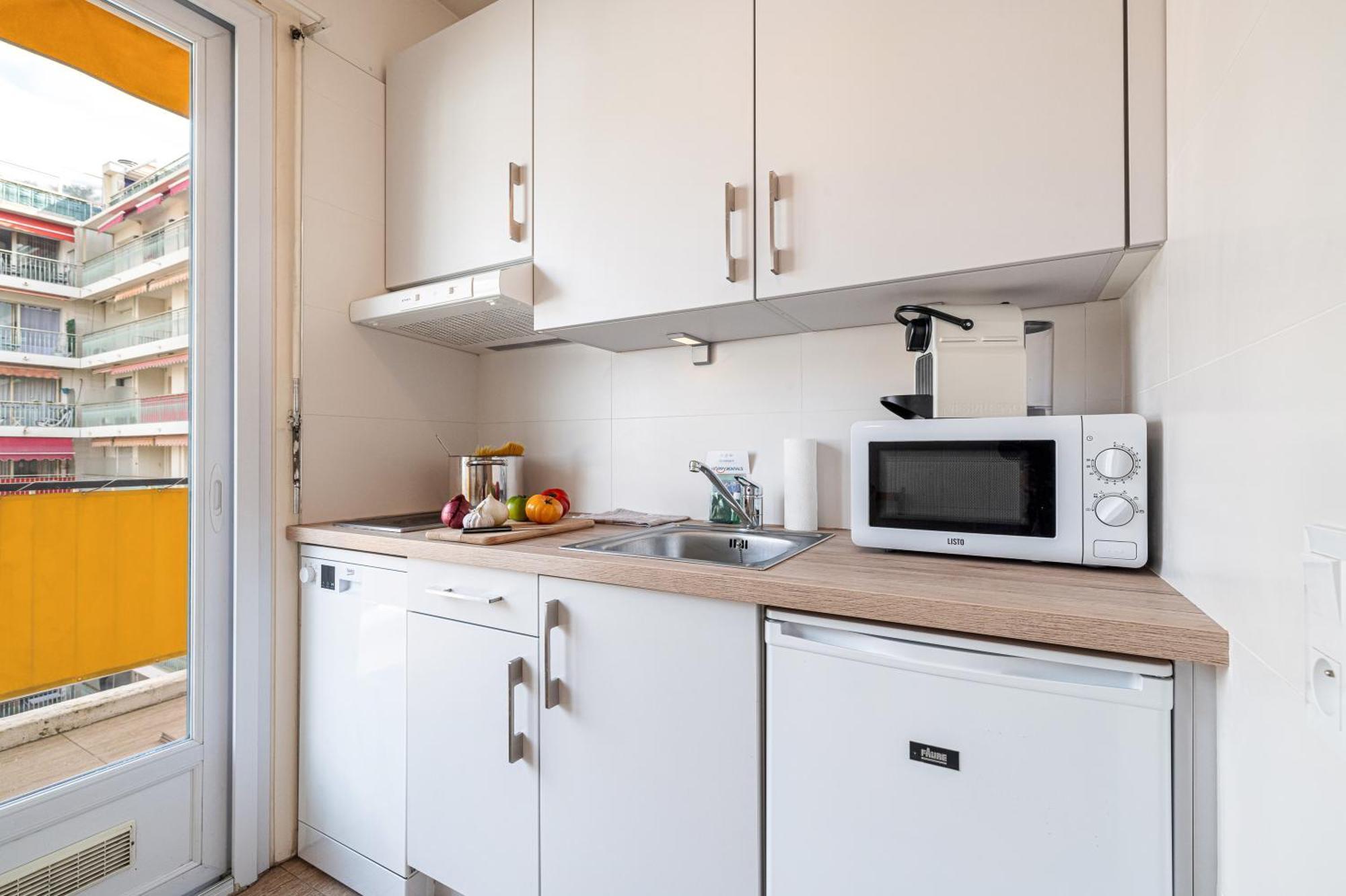 Mogador - Close To The - Happy * Nice