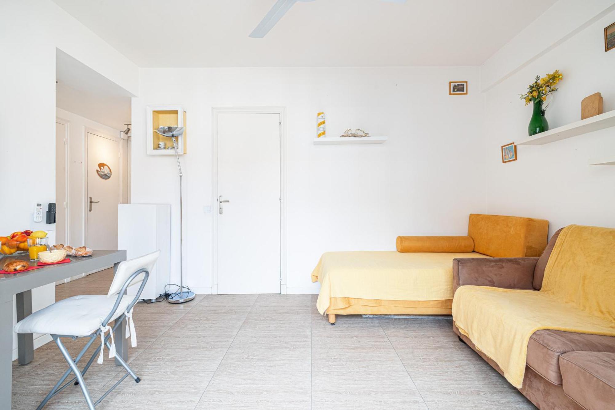 Mogador - Close To The - Happy *