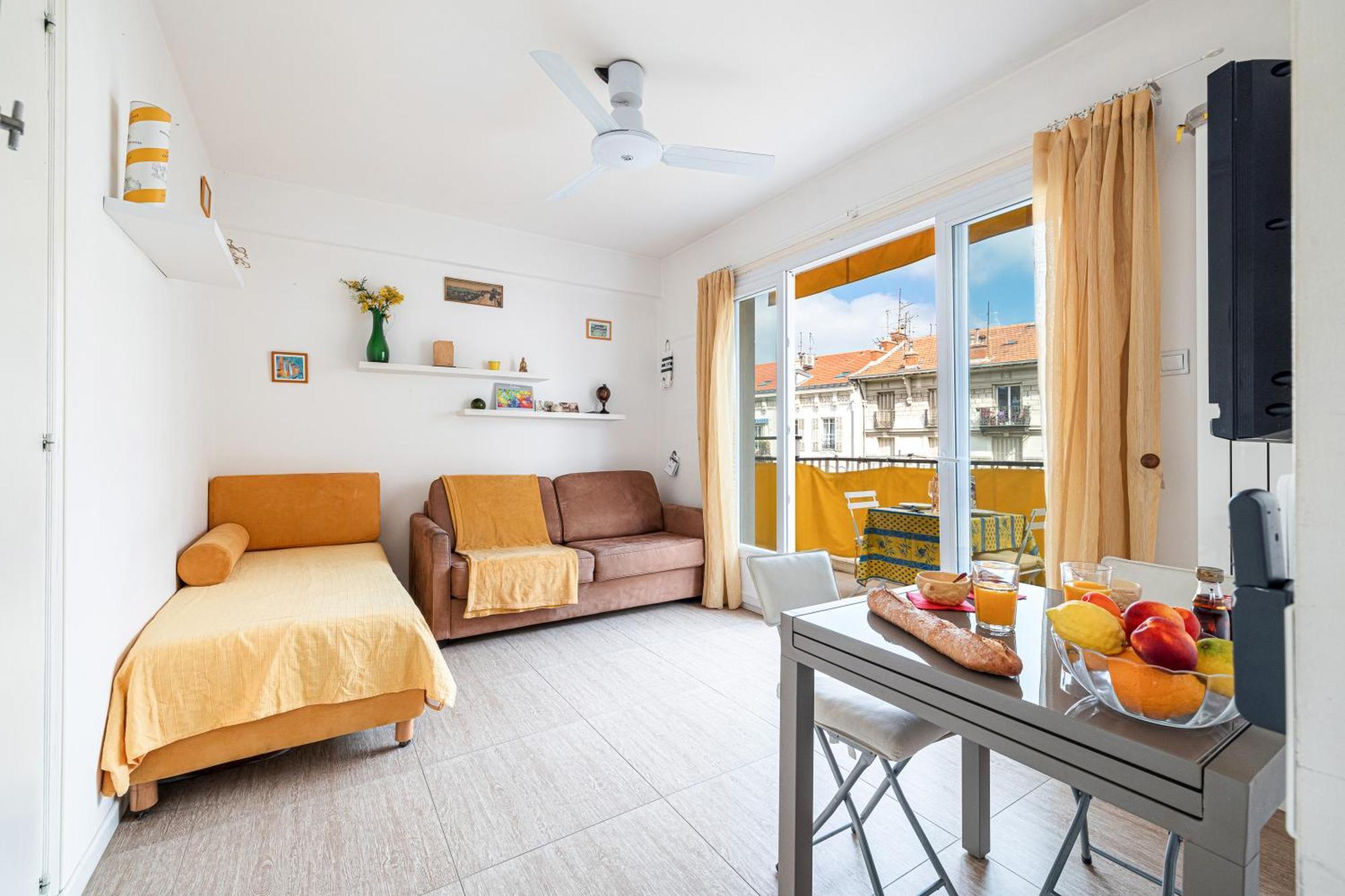 Mogador - Close To The - Happy * Nice