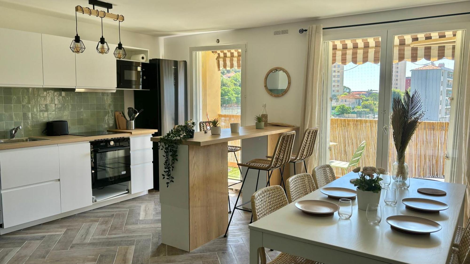 Modern & Cosy 3 Bedrooms Train Tramway
