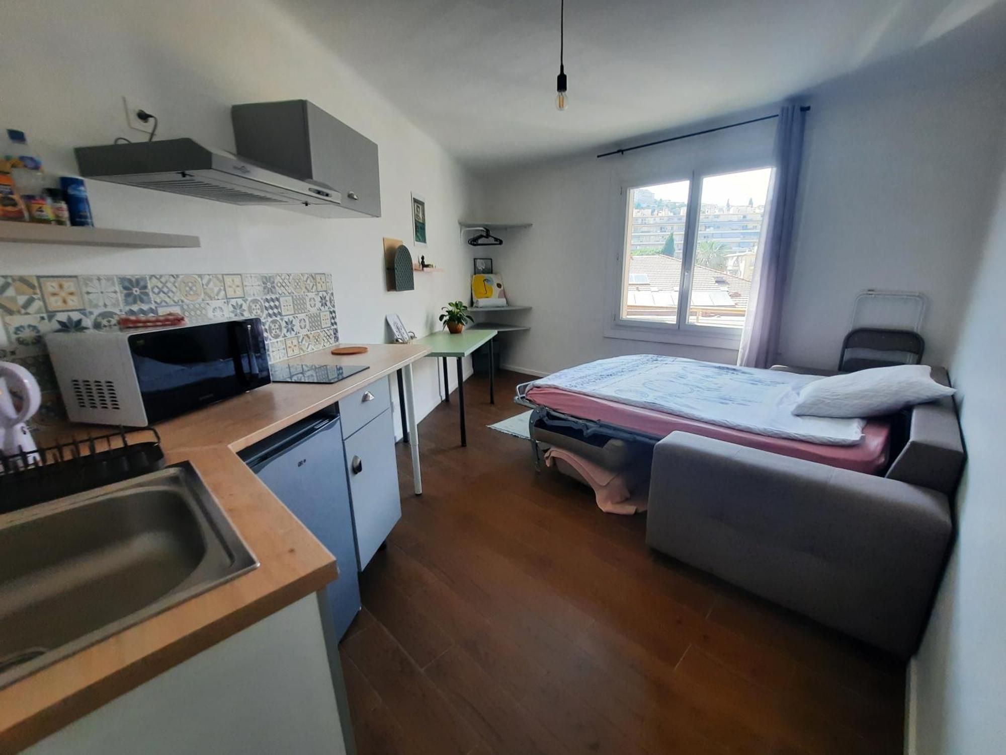 La 3, Climatisee Ac, Cuisine Privee, Calme Homestay *