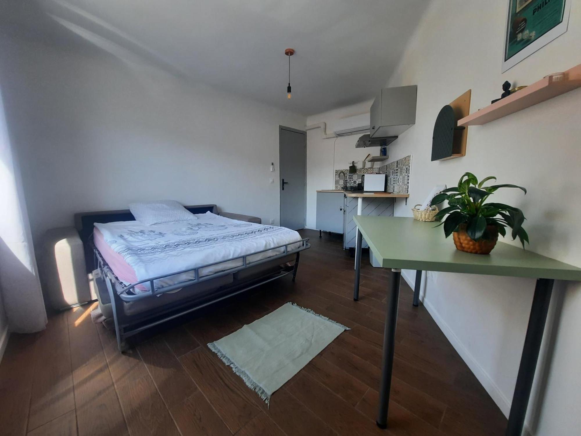 Homestay La 3, Climatisee Ac, Cuisine Privee, Calme