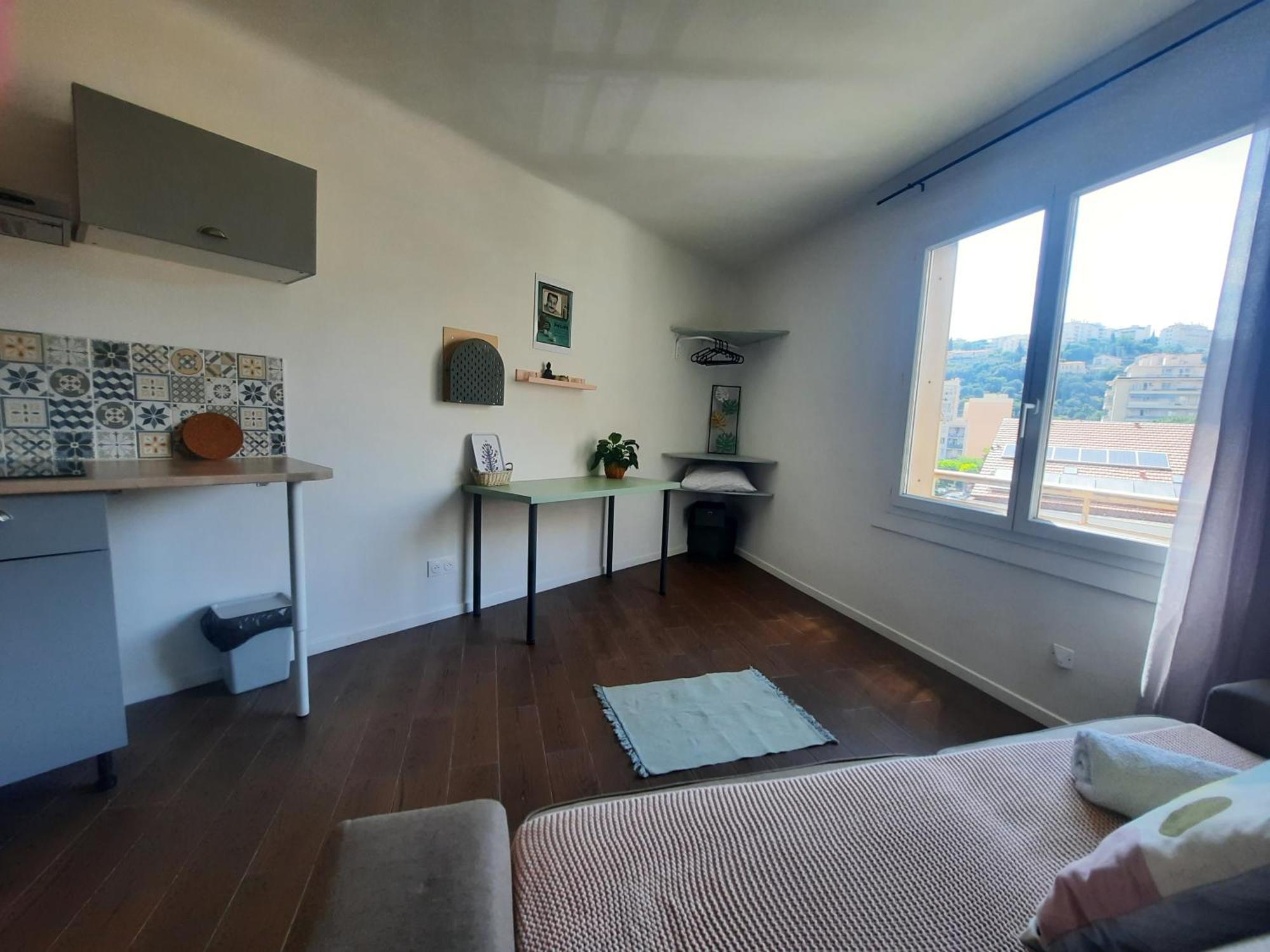Homestay La 3, Climatisee Ac, Cuisine Privee, Calme Nice