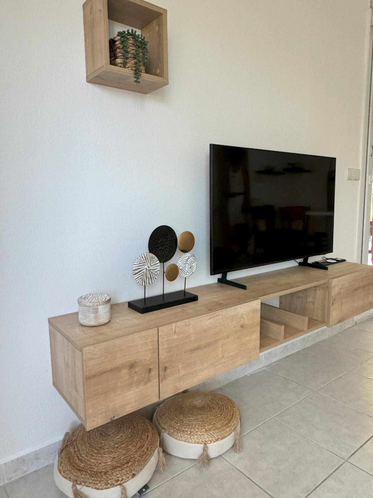 Elegant With Sea View And Swimming Pool