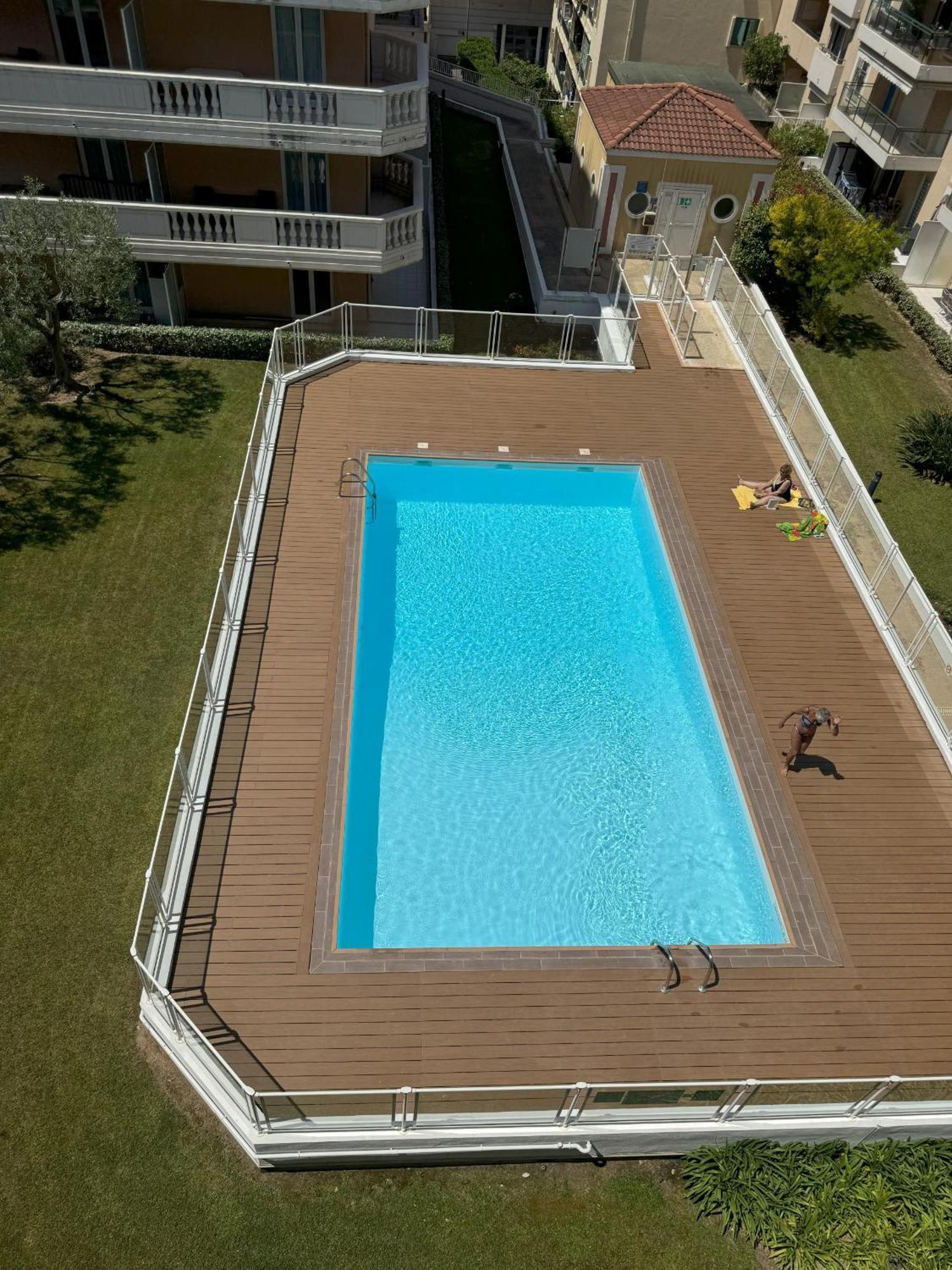 Apartment Elegant With Sea View And Swimming Pool Nice