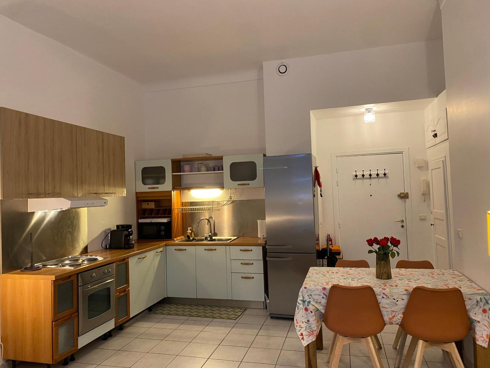 Apartment The French Coastal Retreat By J - Central, 5 Mins To Sea, Tram, Train, Ac, Wifi