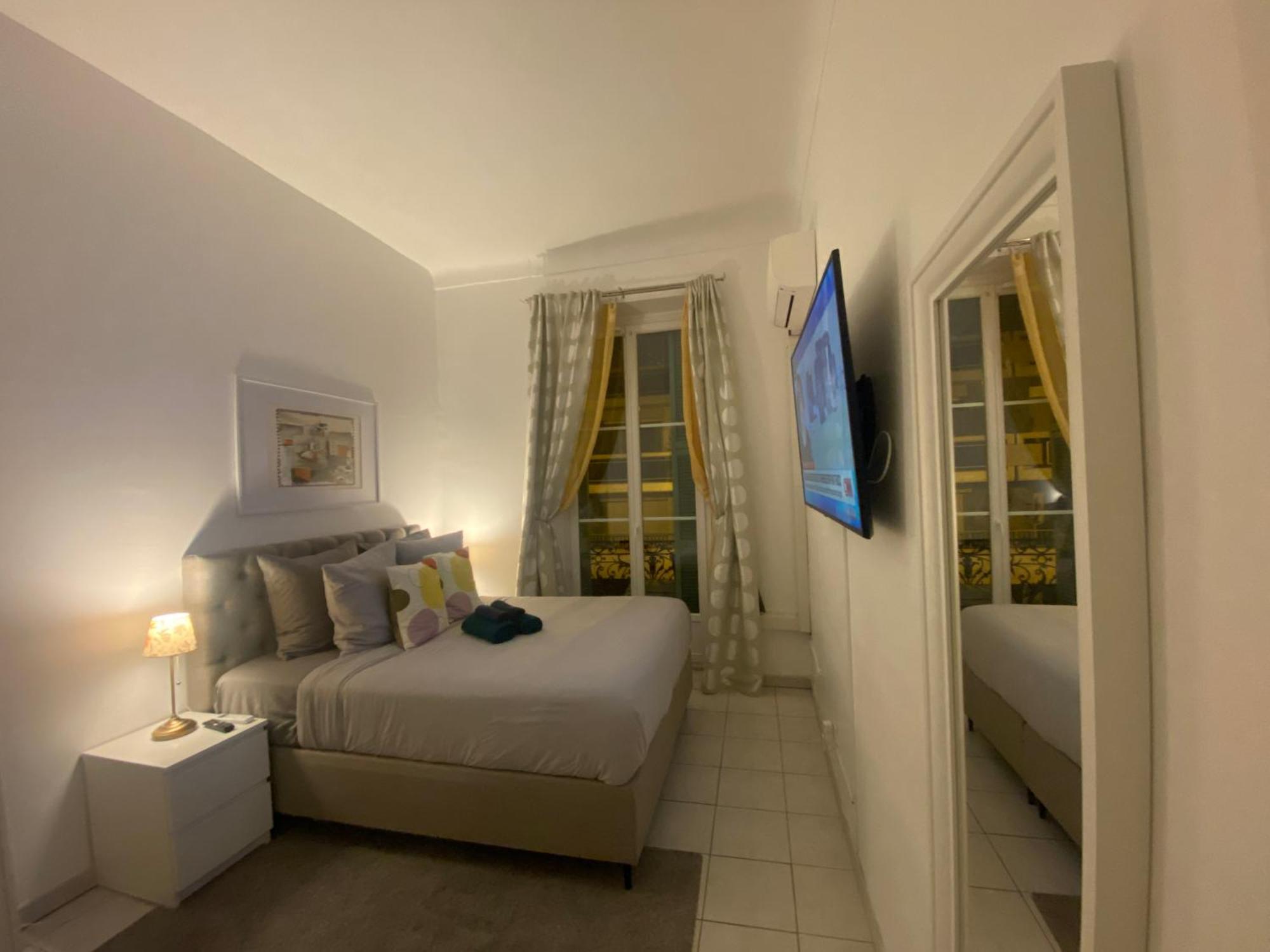The French Coastal Retreat By J - Central, 5 Mins To Sea, Tram, Train, Ac, Wifi Apartment